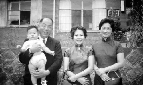 张学良唯一在世的儿子,在美国长大不会说汉语,64岁时第一次回国