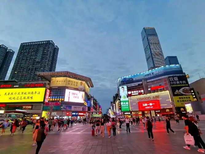 长沙黄兴南路步行商业街值得一去很热闹哦