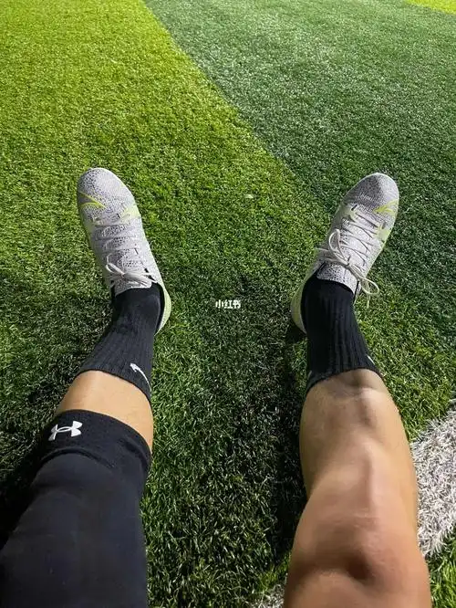 介绍一个小哥哥  #小哥哥  #体育生  #黑袜  #足球鞋  #健身  #我的