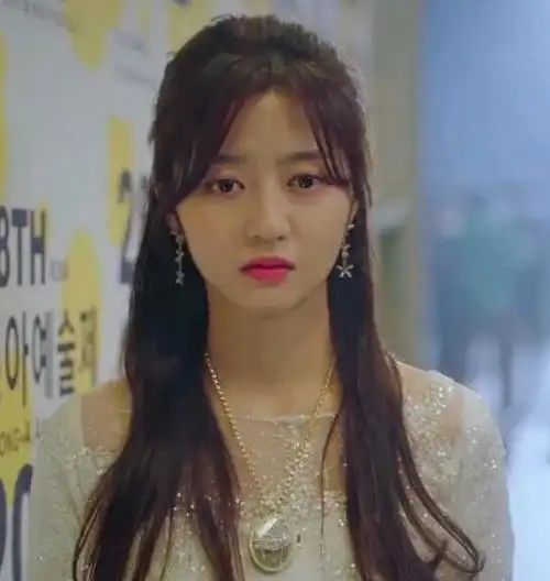 顶楼露娜死了没 被夏恩星推下楼生死未卜