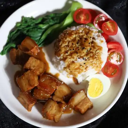 卤五花肉盖烧饭,汤汁浓郁,可口下饭