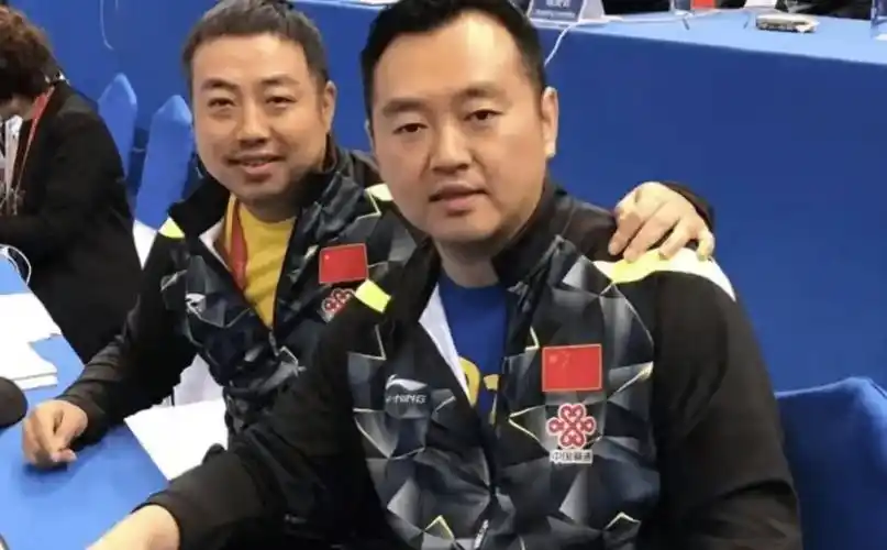 孔令辉近照发福严重46岁发际线后移显苍老消失多年热衷紫砂壶