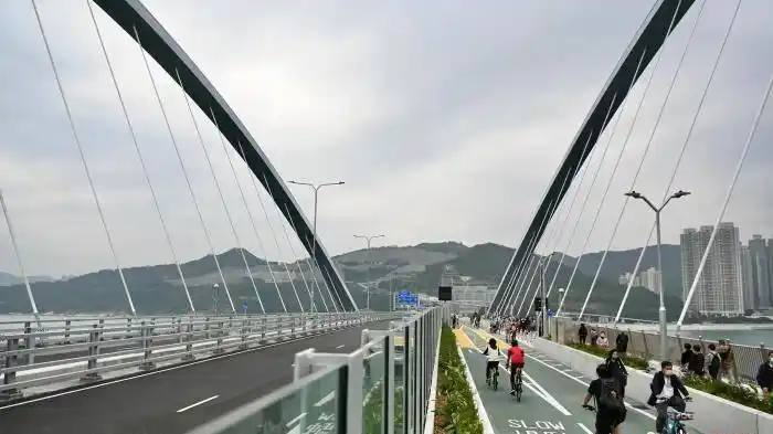 香港将军澳跨湾大桥正式通车