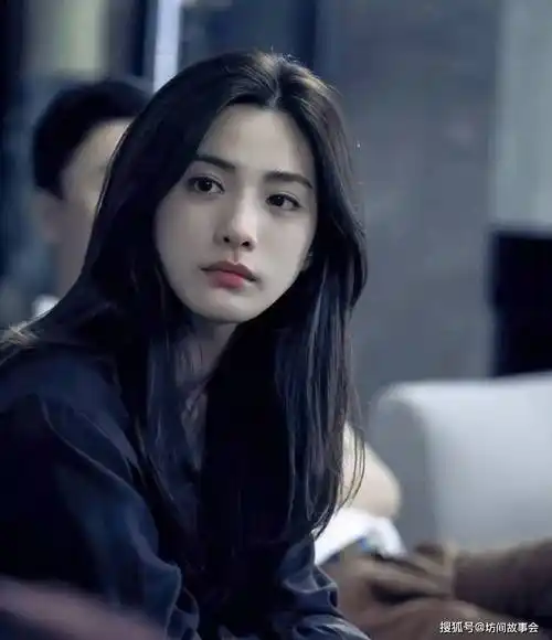 度被称为"世界第一美女",虽然可能有点夸张,但是在看到nana林珍娜真容