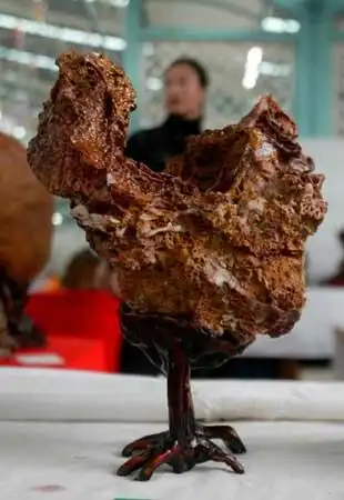 价值380多万绿玛瑙王亮相广州奇石根雕展(组图)