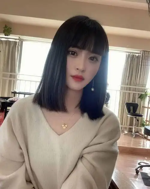 长脸女生适合发型(适合长脸的发型有哪些短发)