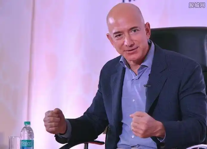 目前美国的杰夫·贝佐斯以1460亿美元的财富位居世界首富第一名,剩下
