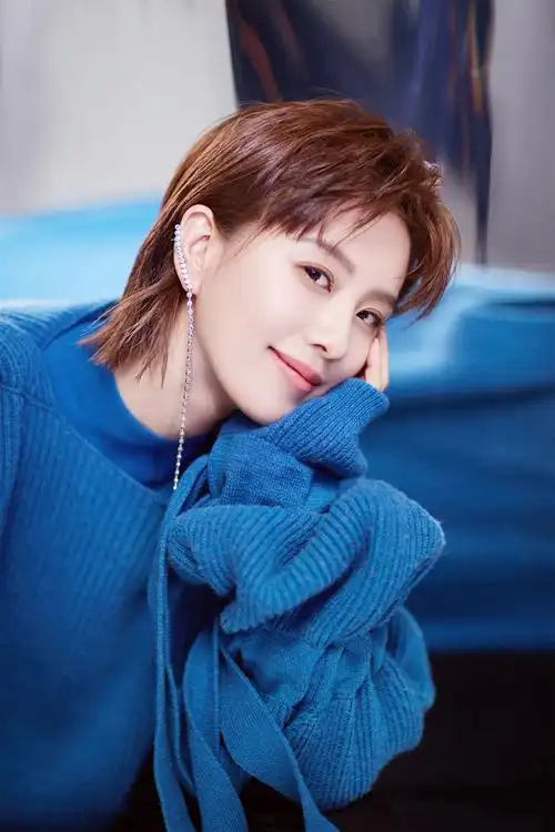 2018look刘诗诗可甜可盐可仙可酷的小姐