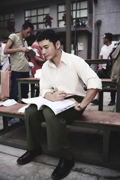 黄晓明新戏开机,这快哭了的表情简直太可爱了!