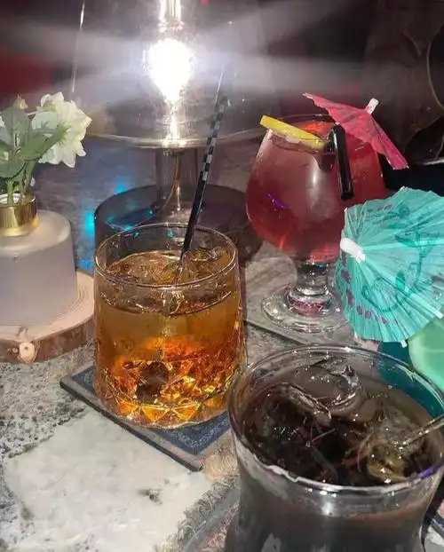 也不在束身短窄,[星r]更加的简洁化,宽松化,看起来十分时尚有点小文艺