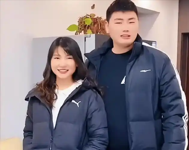 既管不了第一个媳妇也看不好第二个老婆朱小伟让大衣哥操碎心