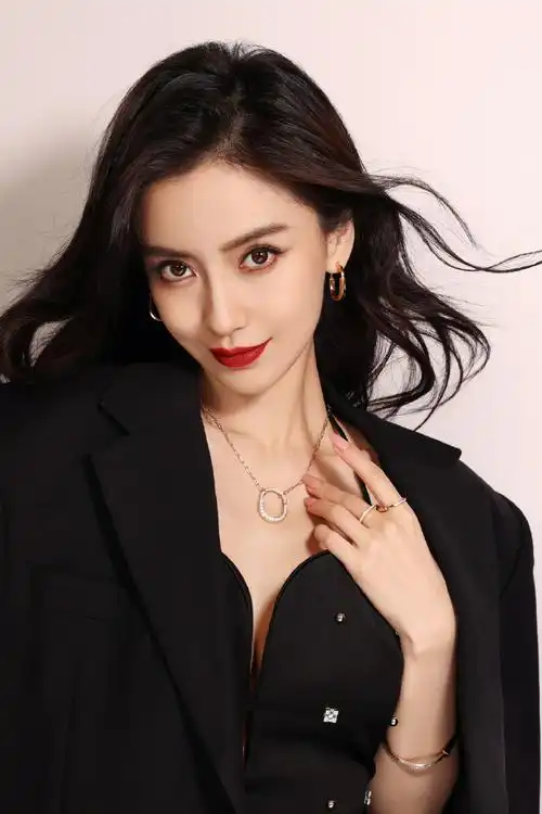 杨颖裸色美甲##angelababy手部线条