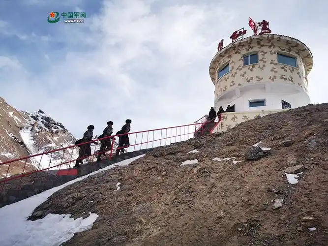 戍守在极地哨所108级台阶是他们的喜马拉雅