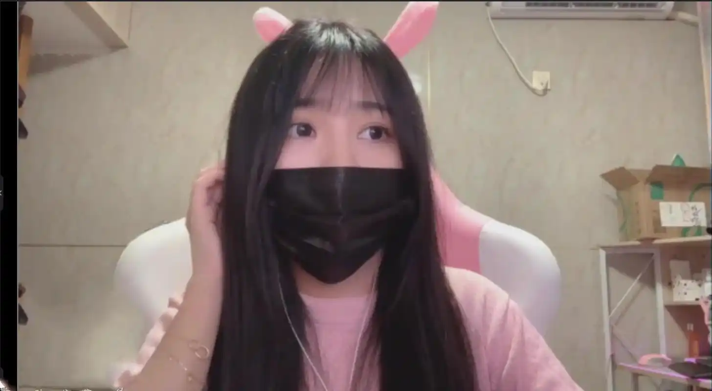 绝地求生苏喂苏喂女主播一条小团团首次露脸直播给她打几分