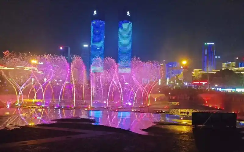 南昌秋水广场音乐喷泉表演