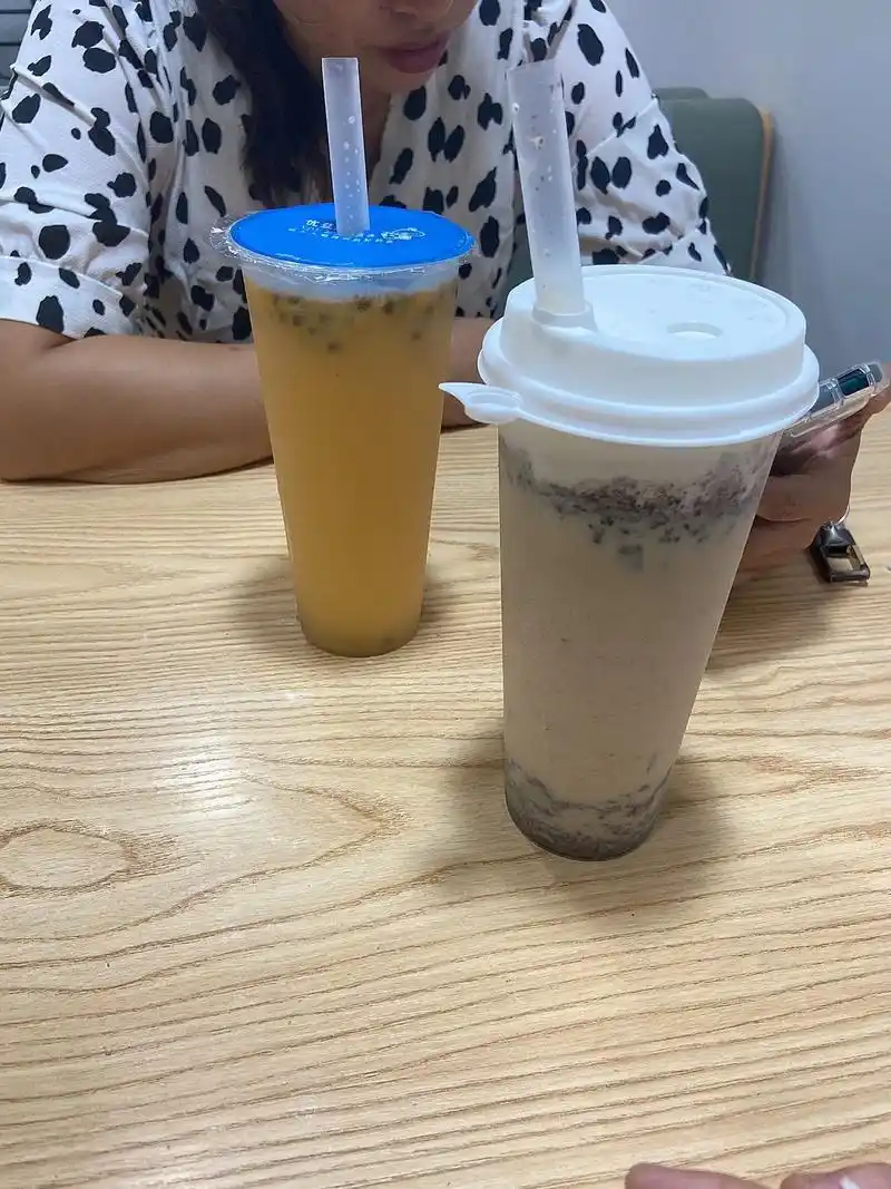 两个人又半夜出来喝奶茶04,又一起来长胖.#吃货的世界唯有美 - 抖音