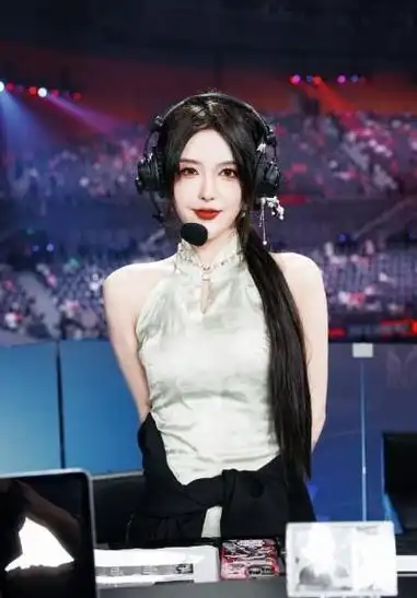 rita长发魅力引热议 英雄联盟解说晒照获赞