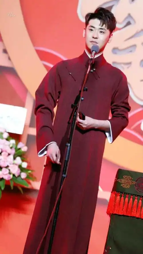 有没有张云雷杨九郎穿大褂图?