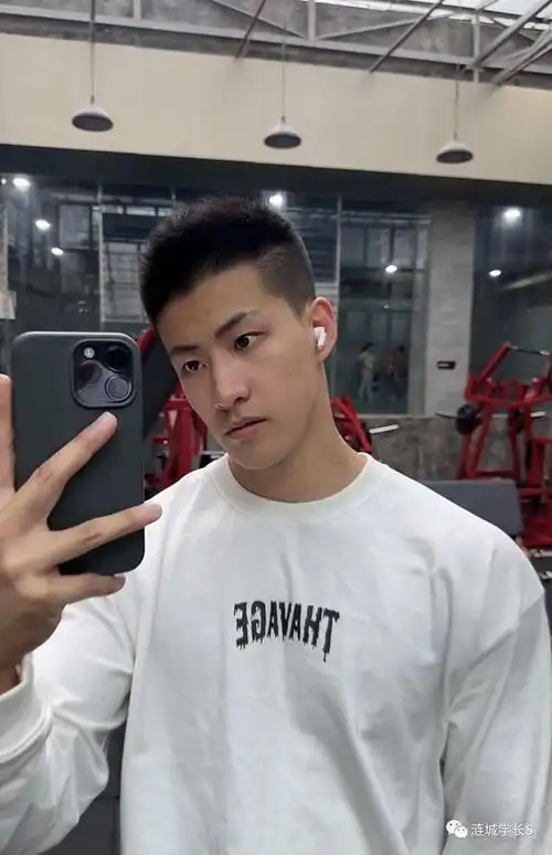 健身肌肉男大学生小视频泄露,网友:简直就是天菜