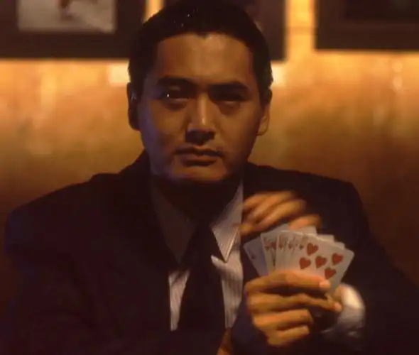 周润发已经65岁了,他丝毫不畏惧颠覆形象,甚至是颠覆他自己曾经的经典