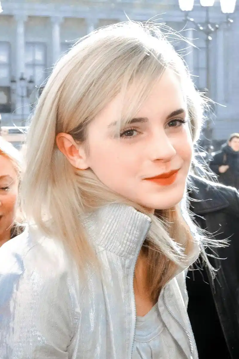 (艾玛沃特森)从小美到大的神仙颜值,你就是自己的女王!