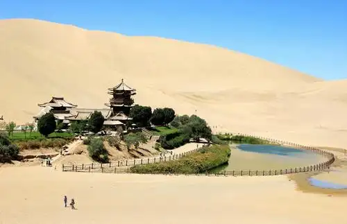 甘肃必去的旅游景点,月牙泉#低音号导游#_腾讯新闻