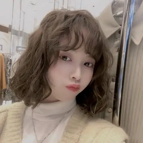 友好真的很减龄很甜美也很精致中短发小姐姐一定要尝试这款法式蛋卷头
