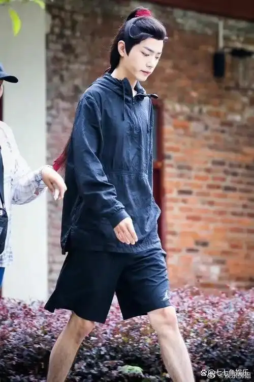 肖战腿毛上热搜了,确实好长呀