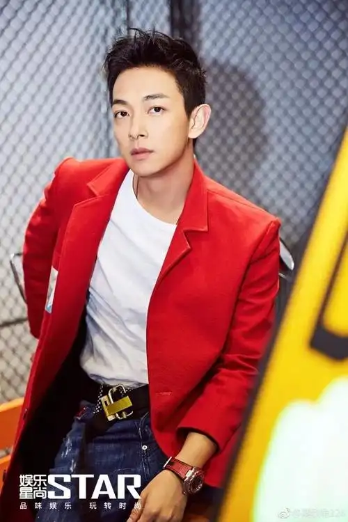 梁烈唯出身演艺世家