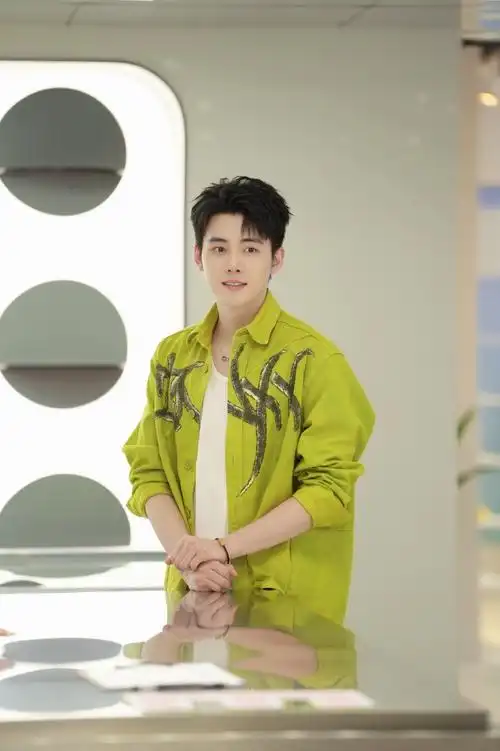 任豪poi超话94#任像记录册#    "能在自己的行业里面发光发热,本身