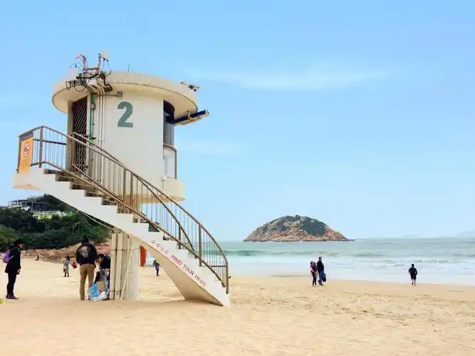 石澳村路充满文艺气息的街道小路竖立着大方简洁有个性的路牌成为了