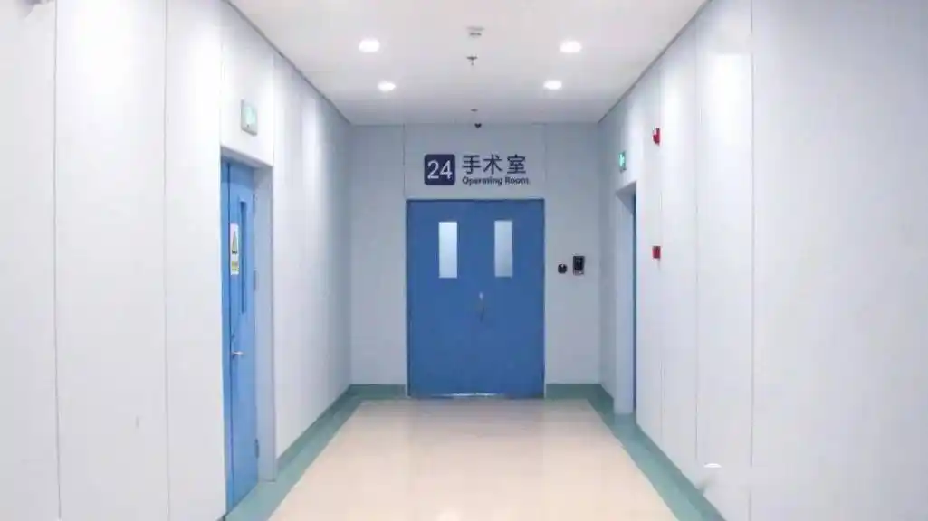 特别关注开着奔驰进入手术间给孩子打造无哭声手术室