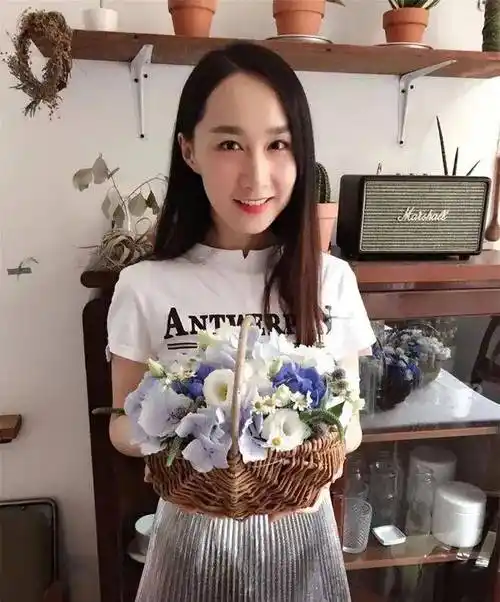 雷佳音妻子被扒,看完照片后,网友:竟是我们的童年女神