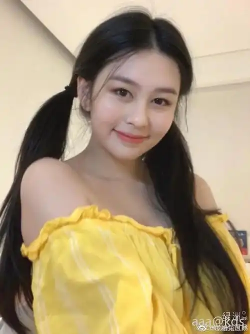 邱淑贞的20岁大女儿沈月照