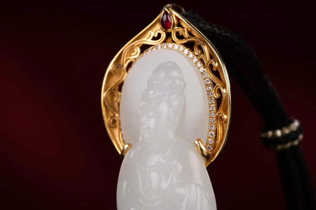 18k金镶玉吊坠挂件 金镶玉籽料全身观音 19