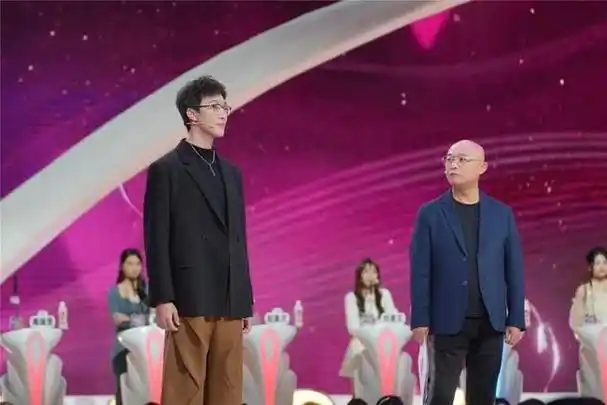 今晚(12月16日)《非诚勿扰》,曾经的感情经历让一位男嘉宾忍不住感叹