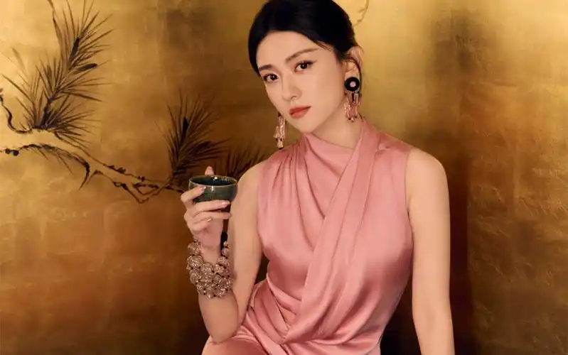 梁洁,新年快乐哈,新年新风格