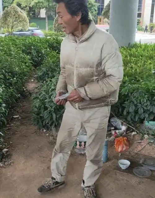 广东:男子为情所困流浪20年,分手后一蹶不振,"我要等我老婆"|流浪汉