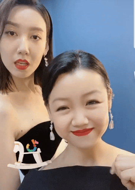 《知否》王大娘子和林小娘戏外感情好,高露刘琳后台玩滤镜太欢乐