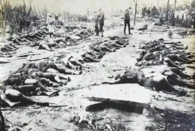 不要被电视剧骗了,这才是日本鬼子的样子,照片拍摄于不同年份