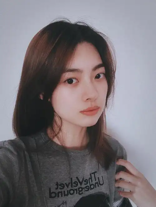 臭脸女氛围感自拍05宅家拍照