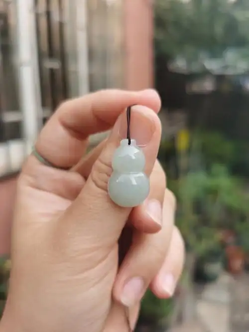 翡翠小葫芦吊坠