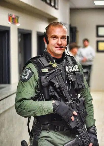 美国警察装备非常精良美国警察装备非常精良美国警察装备非常精良美国