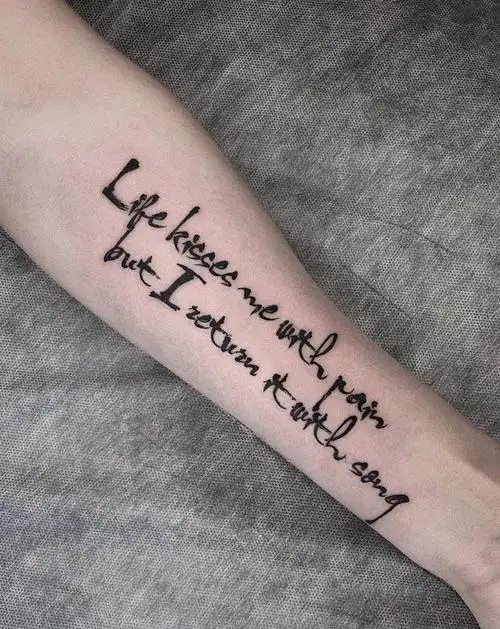 花体英文纹身图片_手臂花体字纹身图案