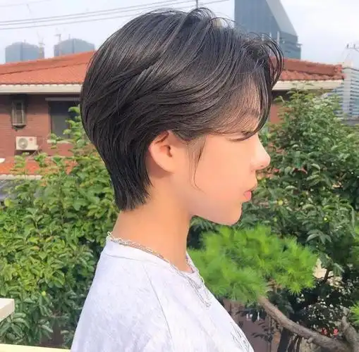 轻熟风短发,优雅知性又帅气!