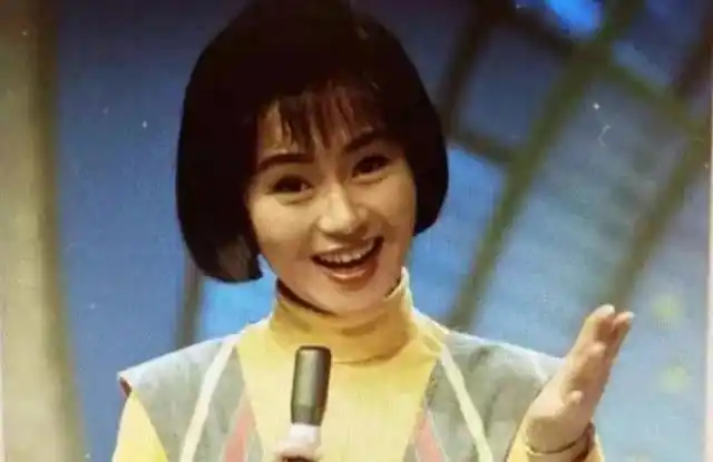 鞠萍姐姐这是减肥反弹了?想念《大风车》陪伴的童年