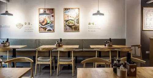 小吃店装修效果图四,店面设计一般店铺都会把门设计得稍微大一些,要是