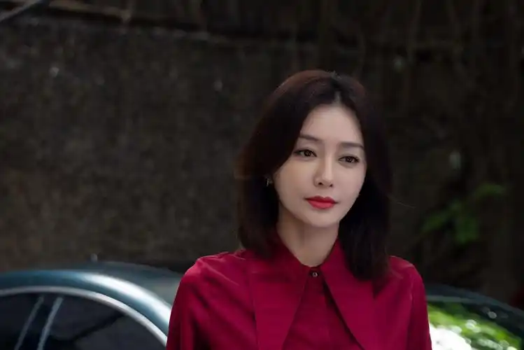 秦岚《怪你过分美丽》遭遇职场新挑战 体会人情冷暖惹人唏嘘