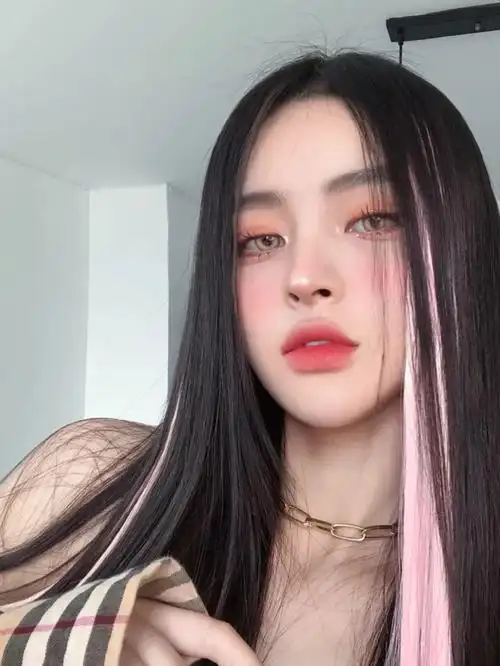 黑粉挑染小众吸睛底撞头率甜酷女孩