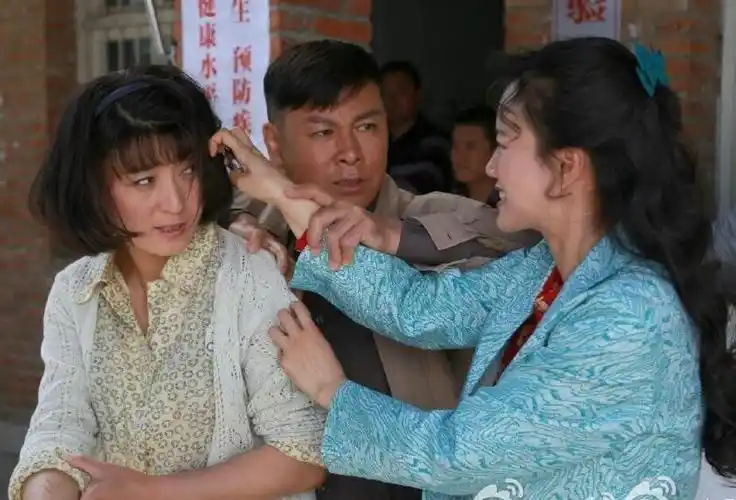 何翯俺娘田小草剧照